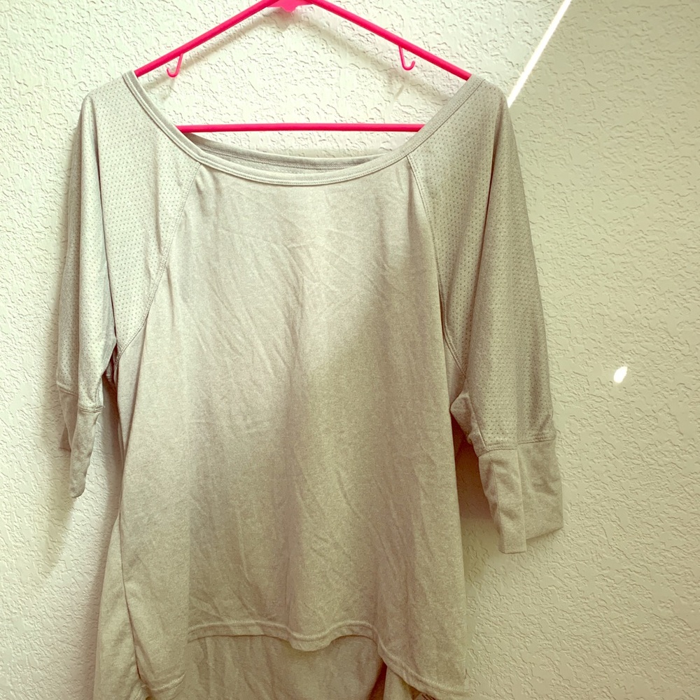 Cute grey workout top.